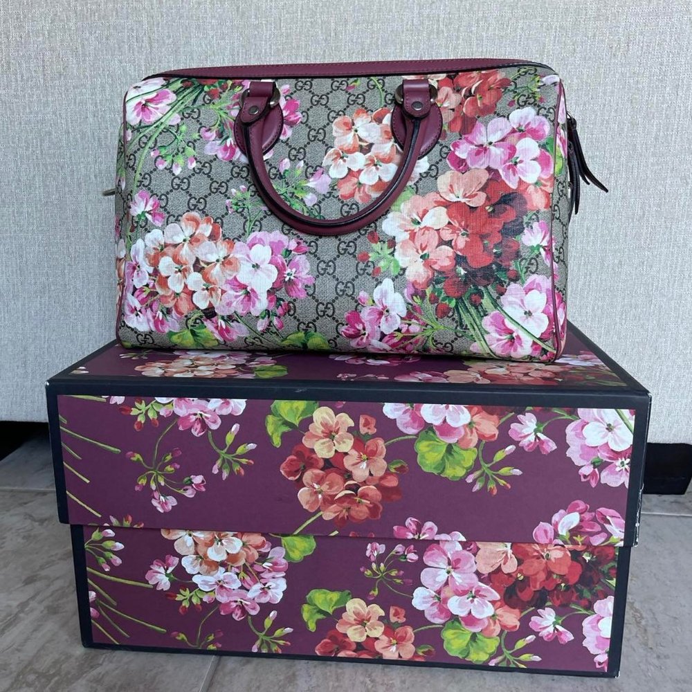 Guccie Floral design handbag DISCOUNTED $100 ON SALE OBO